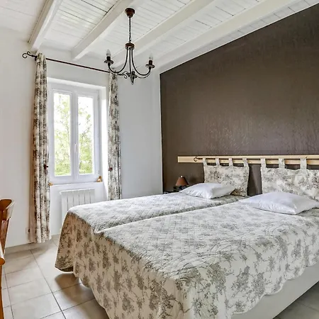 Сasa de vacaciones Charmante T3, Jardin Spacieux, Parking, Proche & Thermes